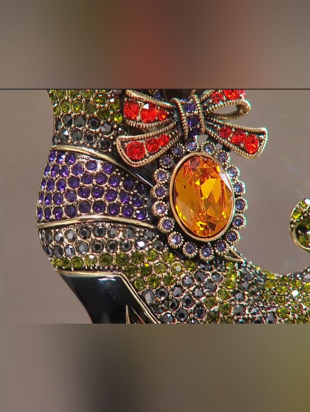 HEIDI DAUS Walk Witch Way SWAROVSKI Crystal Halloween Witch Boot Shoe Brooch Pin - Picture 6 of 14